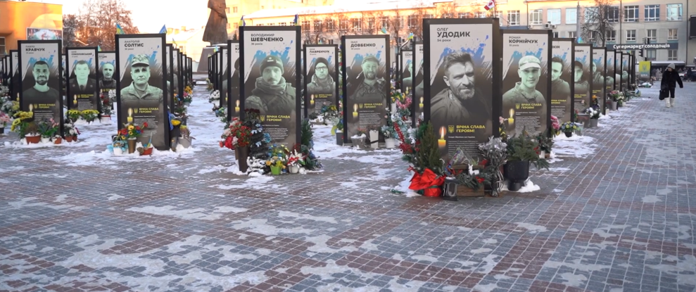 Вандалізм над могилами героїв в Рівному: жінку затримали в стані алкогольного сп’яніння
