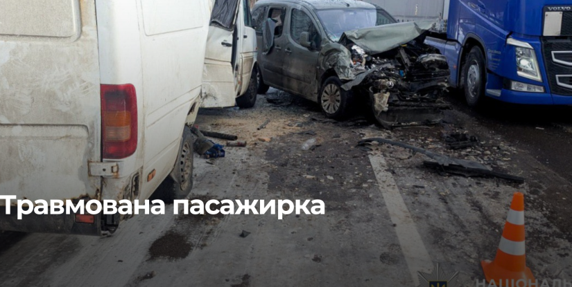 Рівненська траса: Пасажирку госпіталізували після ДТП