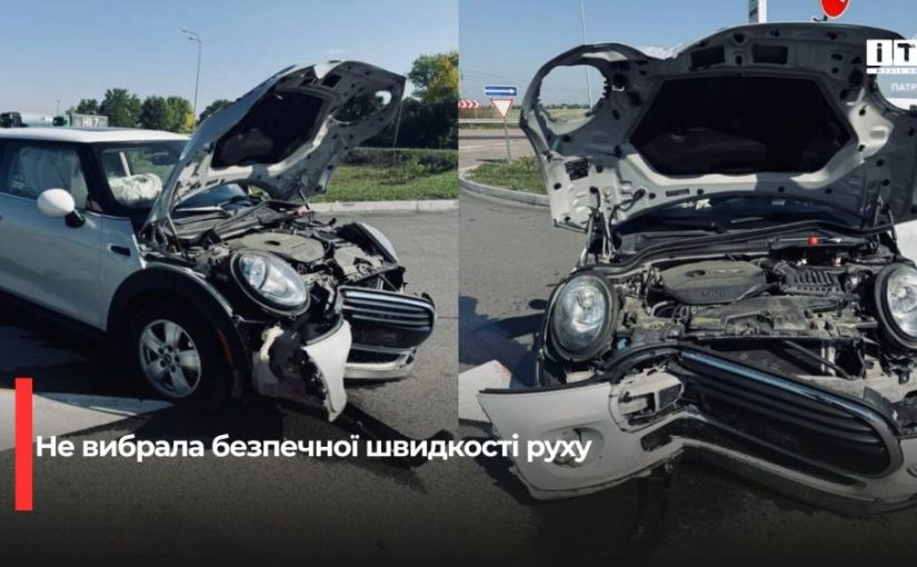 ДТП на Рівненщині: водійка врізалася в електроопору на АЗС